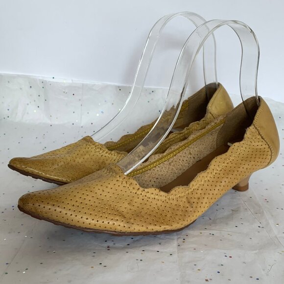 Dumond Yellow Perforated Y2K Elasticized Pointed toe Pumps Kitten Heels - Sz 6 - Picture 7 of 16